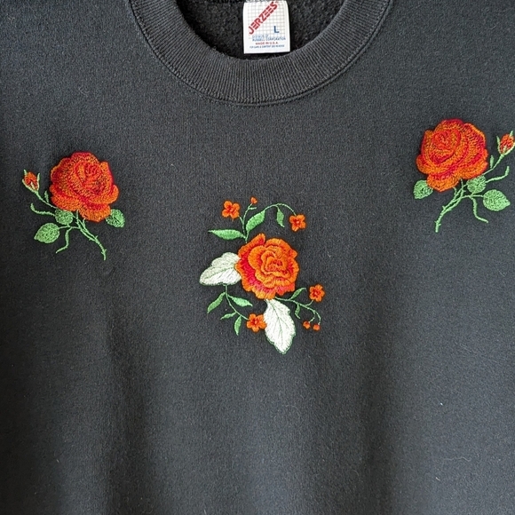 VTG 80s Jerzees Embroidered Roses Long Sleeve Crew Neck Sweatshirt Black Large - Picture 2 of 7
